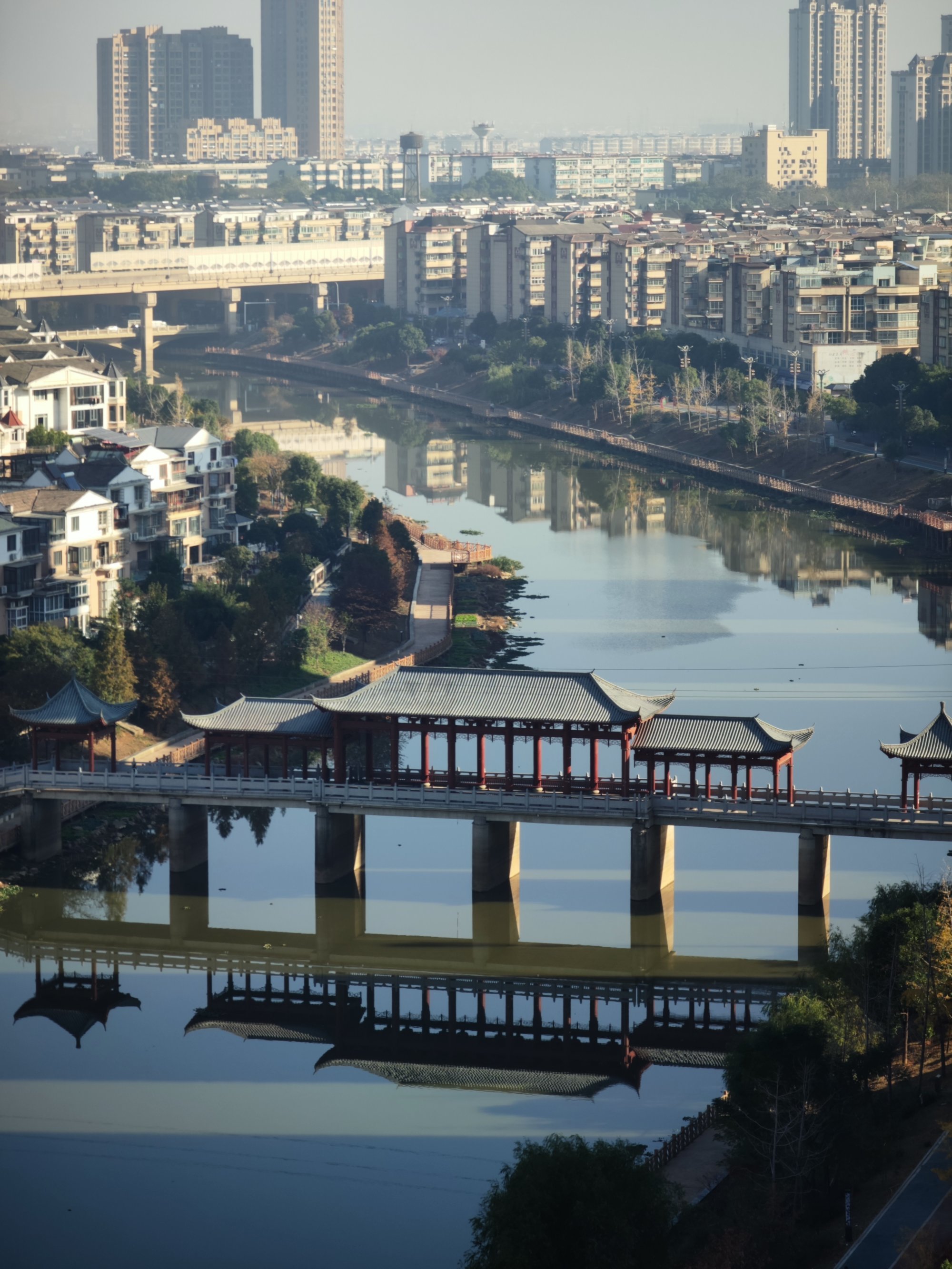 南昌：廊桥镜影（图）