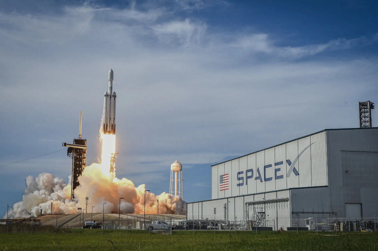 SpaceX火箭升空