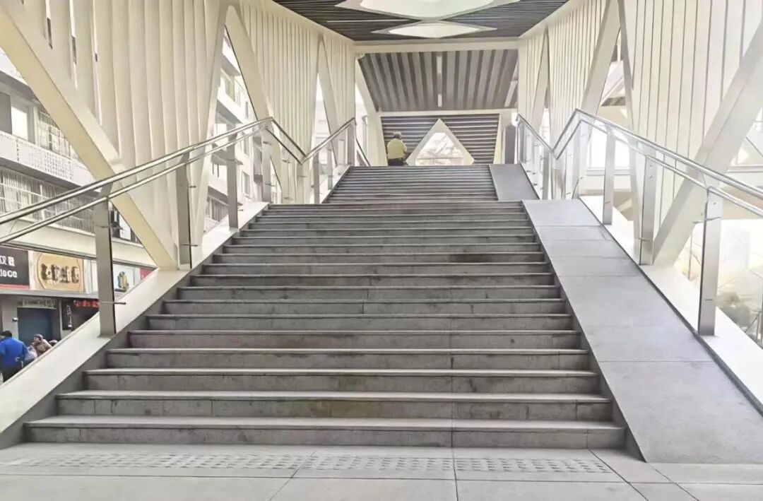 九江长虹大道这条过街天桥12月12日正式通行