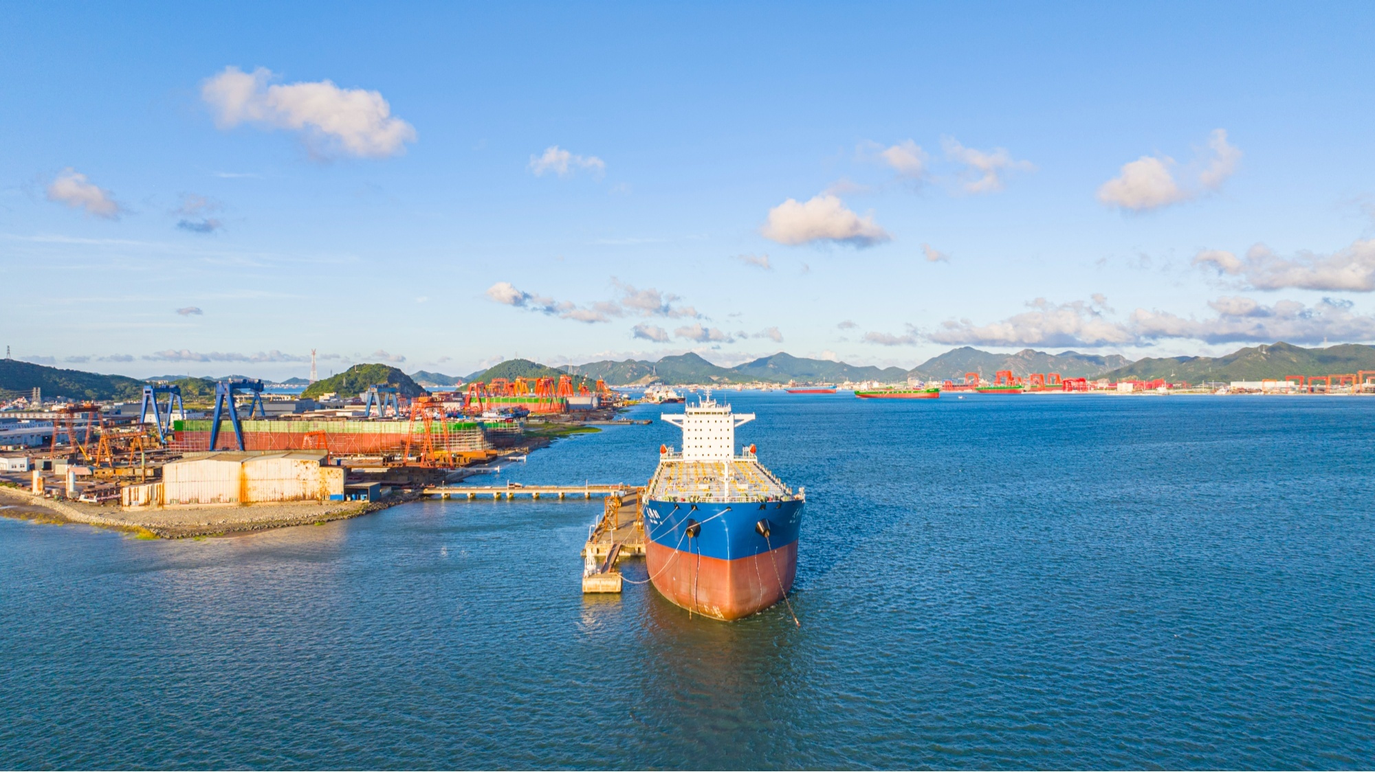 靠港的船舶/吳敏勇攝