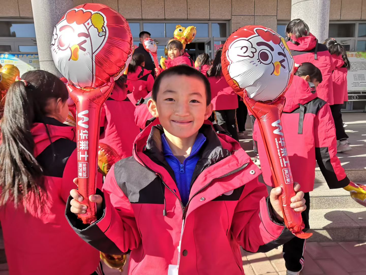 镜头前的孩子们