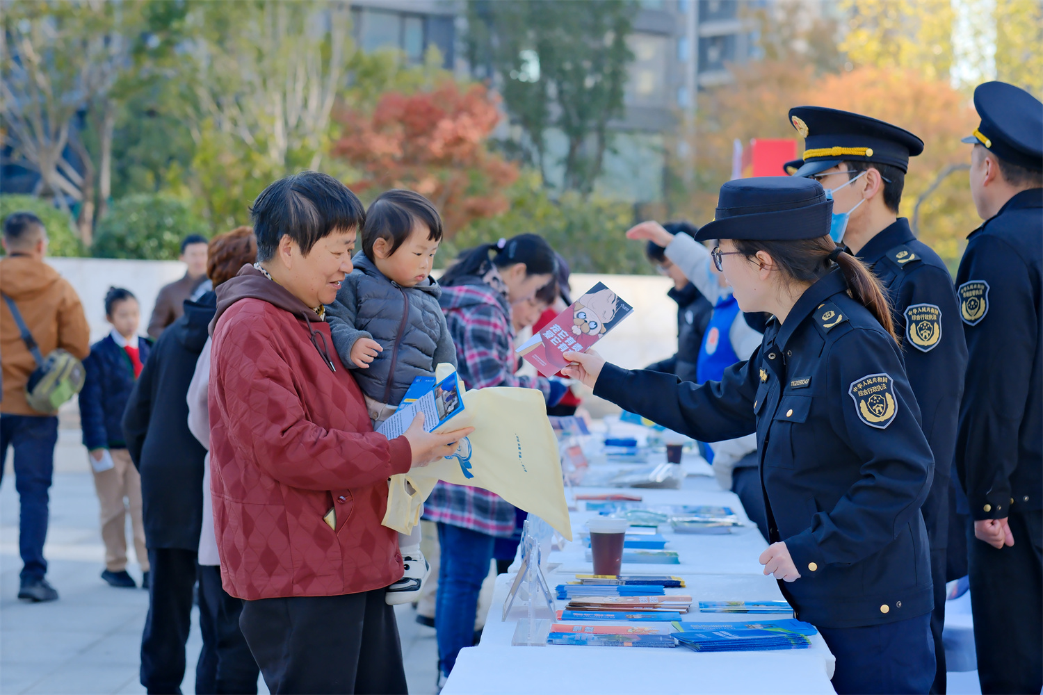 以“鄞火之光”照亮“普法之路”——鄞州区综合行政执法局持续打造“鄞火虫”法治品牌