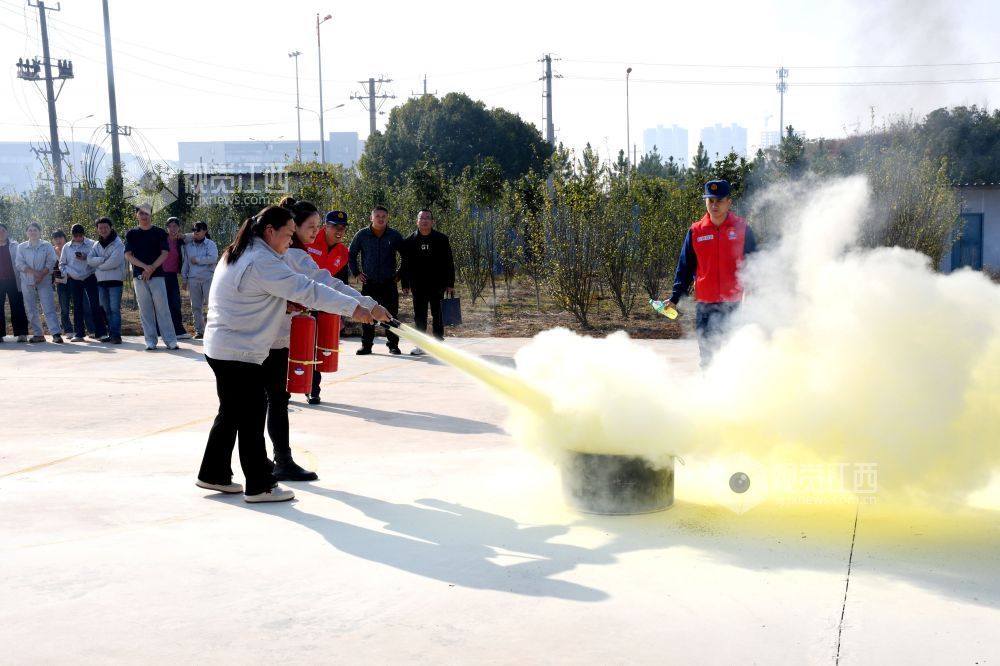 2025年12月10日，江西省抚州市南丰县总工会、县工业园区、县消防救援大队联合举办的2025年“天工杯”消防技能竞赛在江西莱檬生物科技有限责任公司举行，旨在进一步提高企业职工的消防安全意识和消防技能。