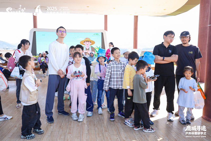 书香润南繁 童趣探“芯”田 三亚亲子研学解锁自贸港智慧农业密码