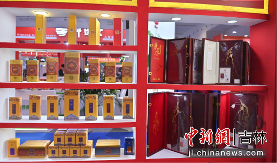A1馆人参及中医药展区集结了一众“吉字号”特色企业。张瑶/摄