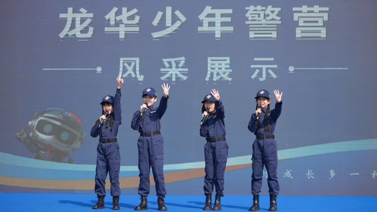 龙华少警在马博会现场带来正能量合唱