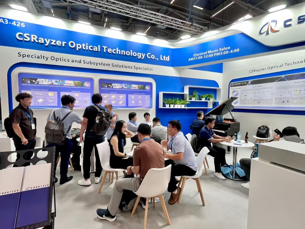 2025年6月,武汉中科锐择光电科技有限公司在德国慕尼黑光电展上吸引众多业内人士驻足交流。(受访企业供图)
