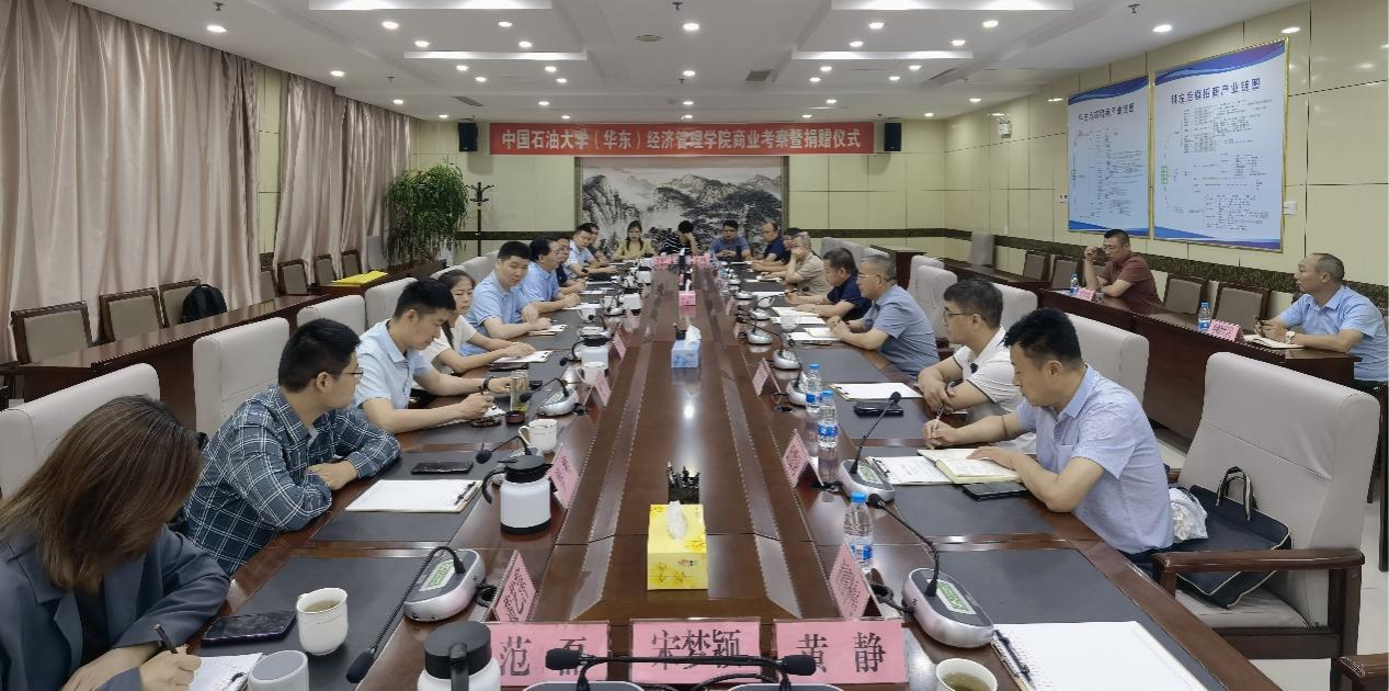 组织教授和MBA学生赴科左后旗开展商业考察,以产业帮扶助力乡村振兴