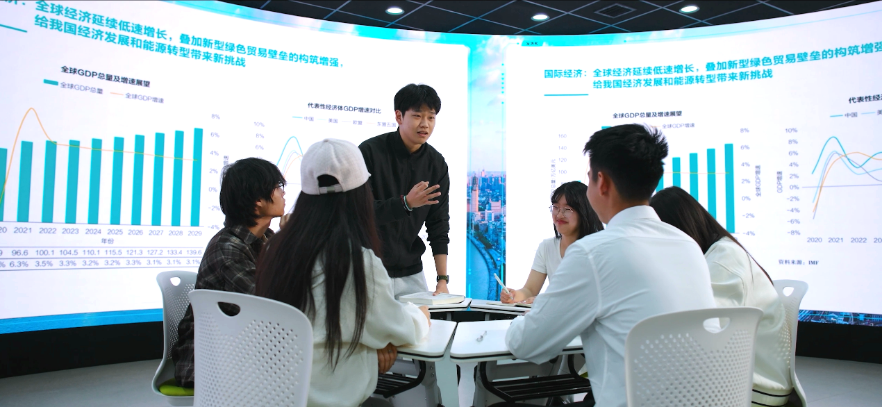 学生开展课外创新创业项目研讨