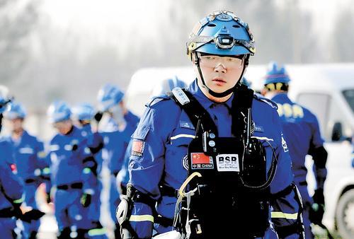 2019年,庞治在涞水开展地震救援训练。 受访者供图