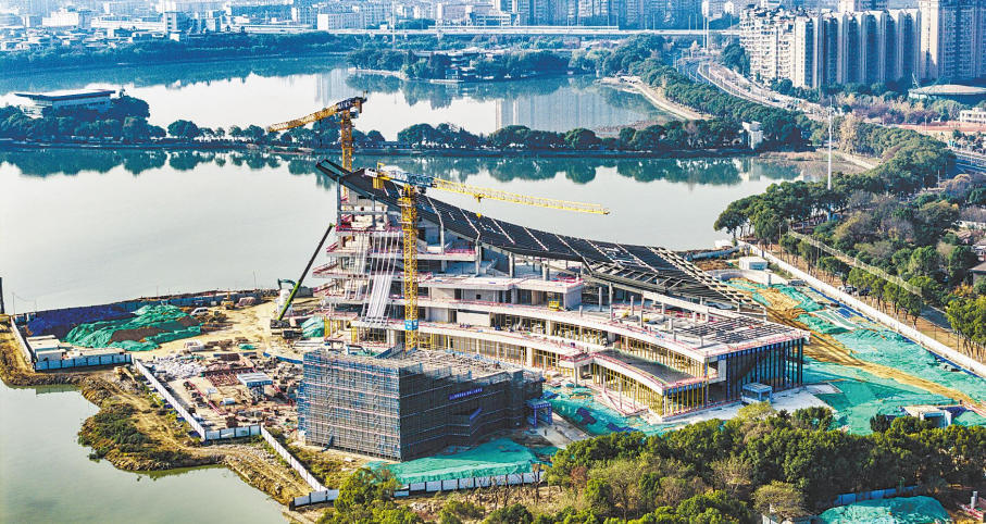 南昌：青山湖畔“书”正开（图）