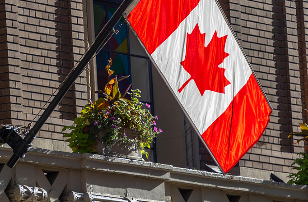 加拿大央行维持利率不变释放更长时间“暂停”信号_凤凰网