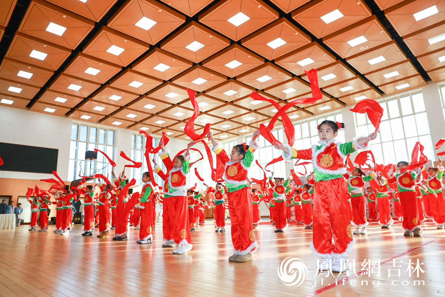图集丨长春中医药大学附属第三临床医院“健康市集”进校园，沉浸式体验助力文化“破圈”