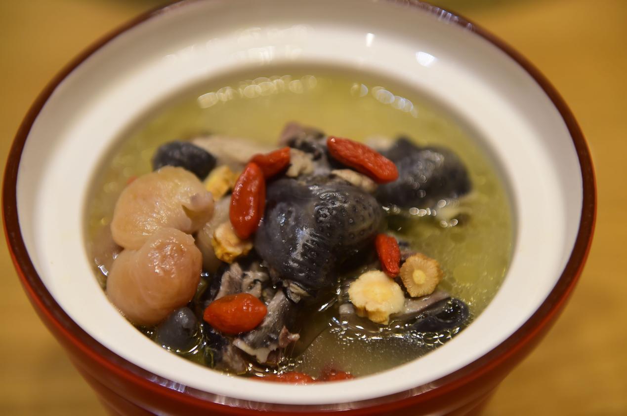 党参桂圆枸杞乌鸡汤。