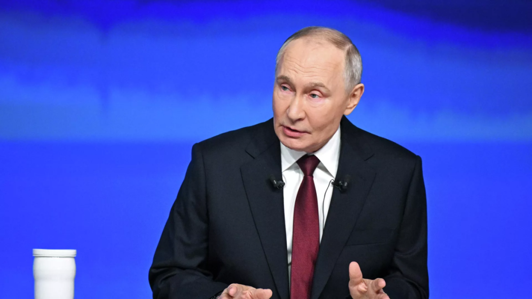 普京12月19日在年度记者会上的画面 图源:俄媒直播画面截图