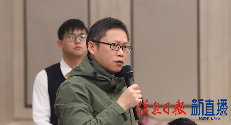 江西电台提问（文颖 摄）