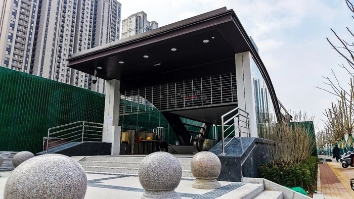 4号线纬十二路站围挡拆除后