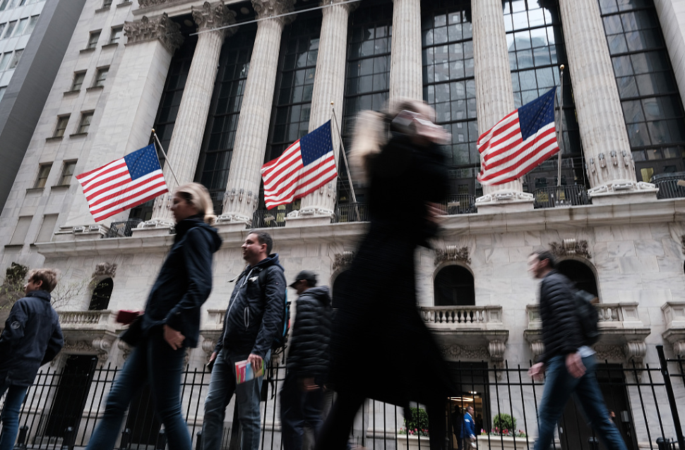 美股收盘：三大指数涨跌不一 特斯拉创历史新高