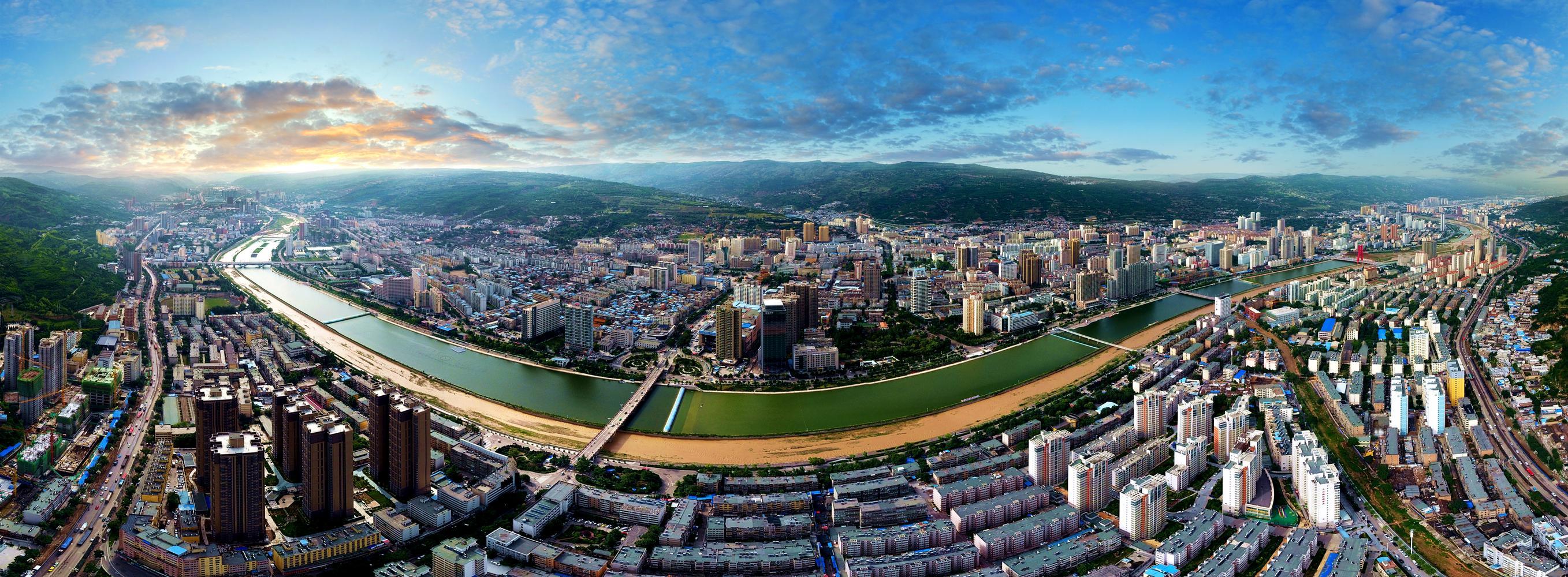 天水城区全貌　何永德　摄