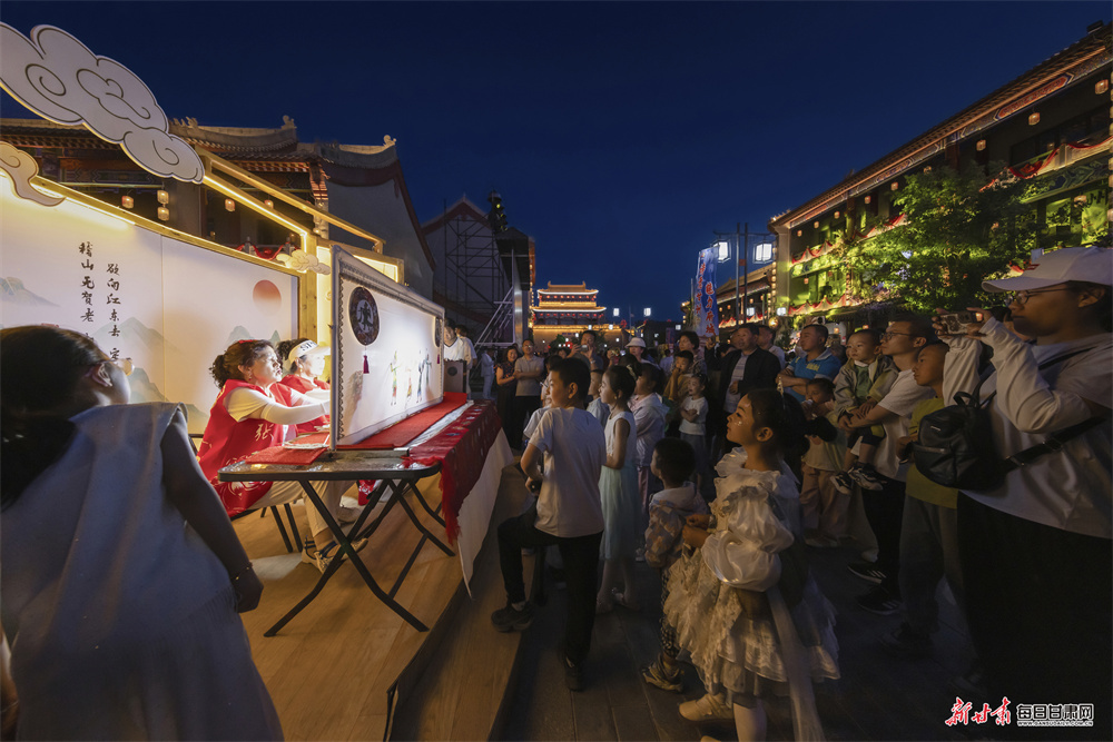 皮影流光牵童心