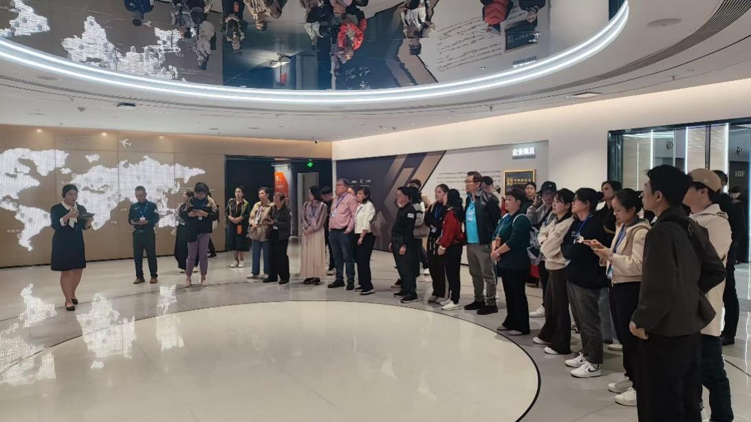 考察团走访佛山照明