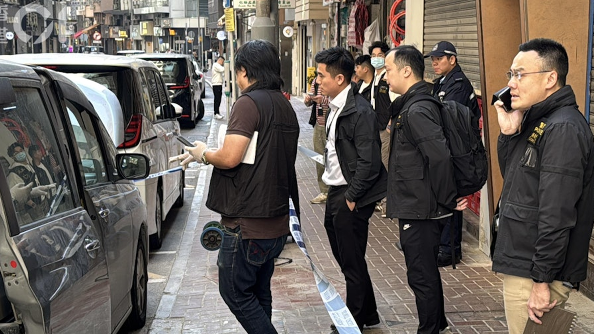 香港中环发生劫案，4人持刀抢走10亿日元，现金重约100公斤