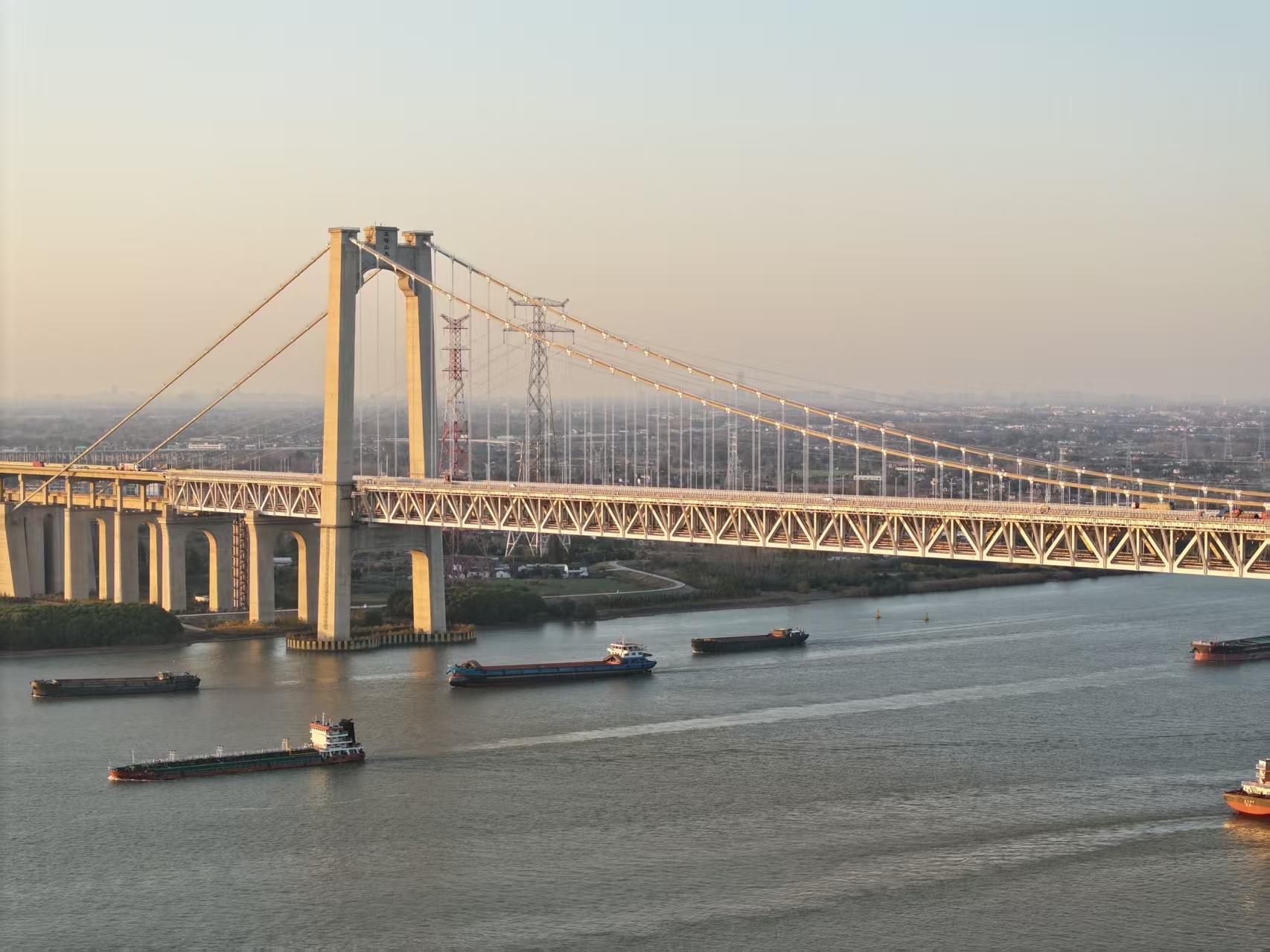 只此镇江丨解码镇江的“小而精”与“大而远”