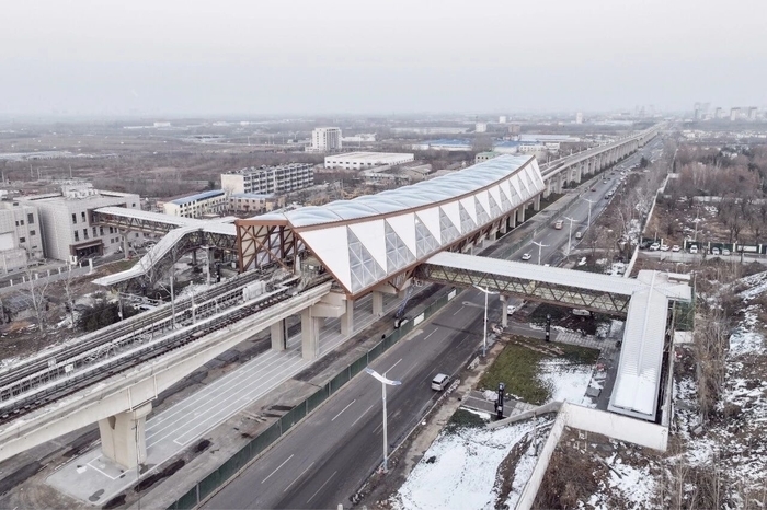 8号线山东现代学院站围挡拆除后