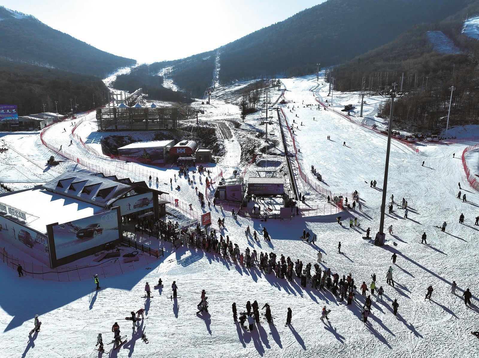 “十四五”时期，吉林市冰雪经济蓬勃发展。姜岸松 摄