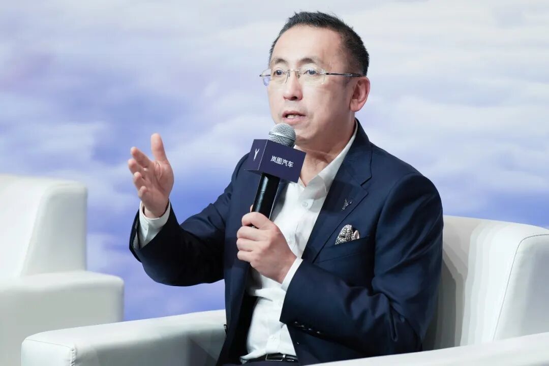 追光L上市:岚图“三旗舰”集结完毕,向BBA腹地发起总攻