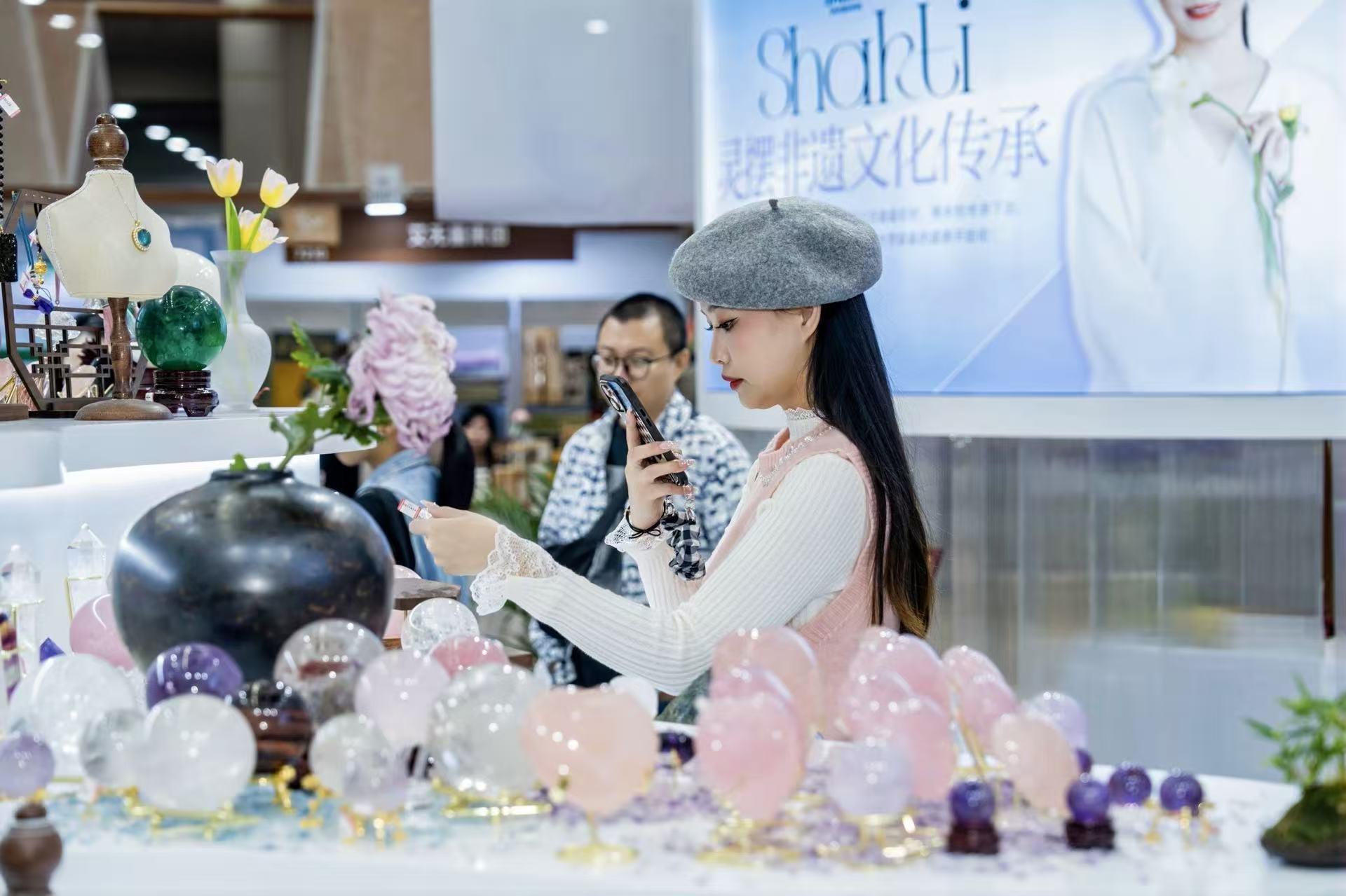 灵摆非遗文化赋能美好生活 亮相大湾区健康产业展