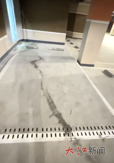 熊女士租赁的车位宽度缩水（图/首席记者王琨）