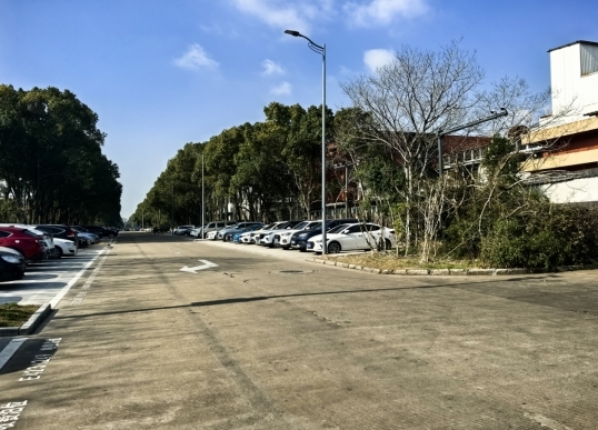 升級改造后的大港工業園區停車場