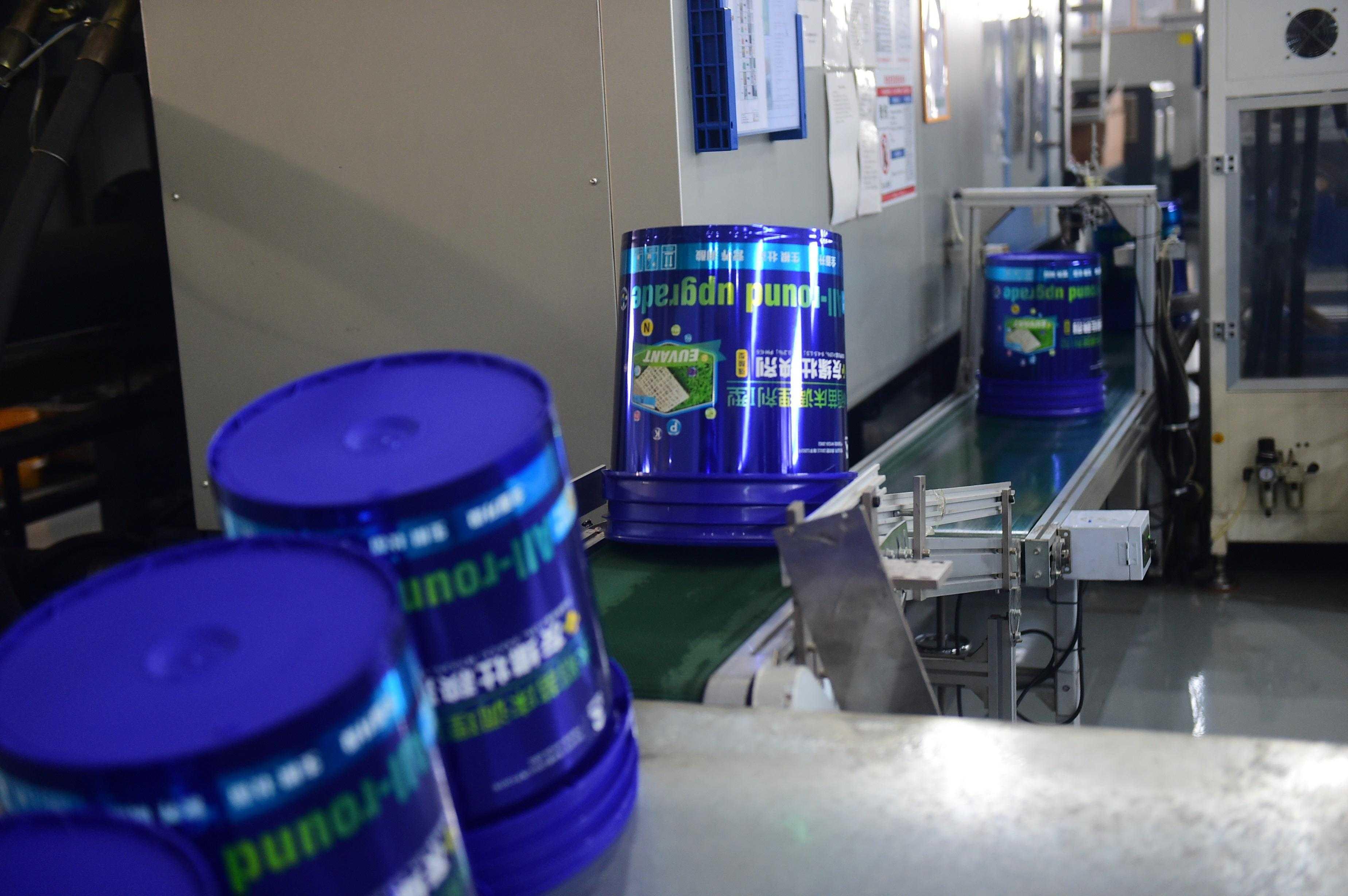 产品走下生产线。