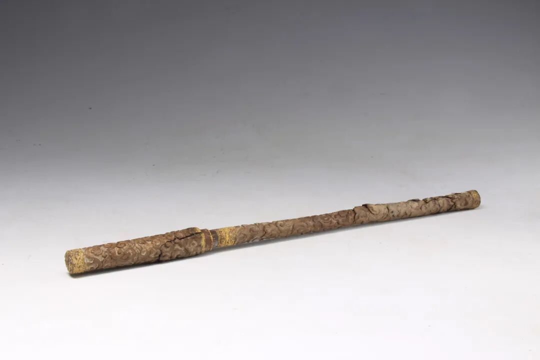 明 剔黄卷云纹毛笔.jpg