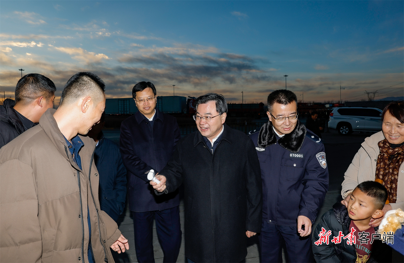 省委书记接待信访群众　听诉求现场研究解决问题