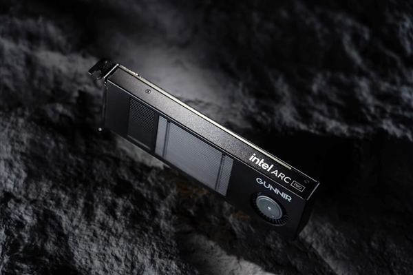 全金属外壳 帅爆！蓝戟发布单风扇迷你版Intel锐炫Pro B50专业显卡