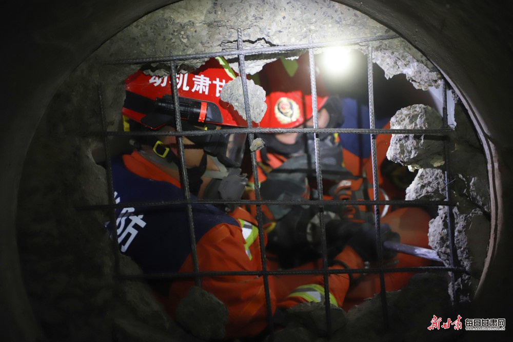 甘肃庆阳森林消防寒冬练兵锻硬功