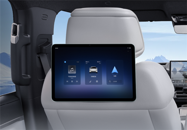 小米官宣:比亚迪方程豹钛7首发适配小米生态接口 支持后排挂载平板