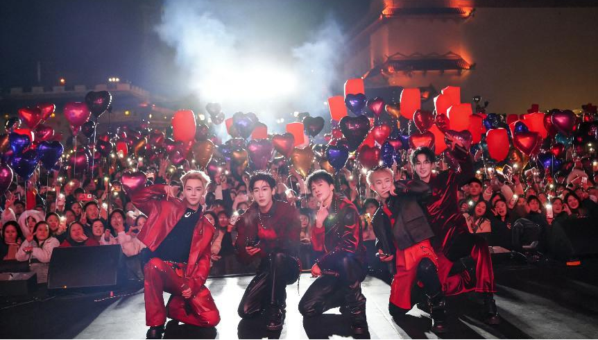 跨年「潮」这看!东方伊甸园双旦狂欢,潮玩嗨翻天