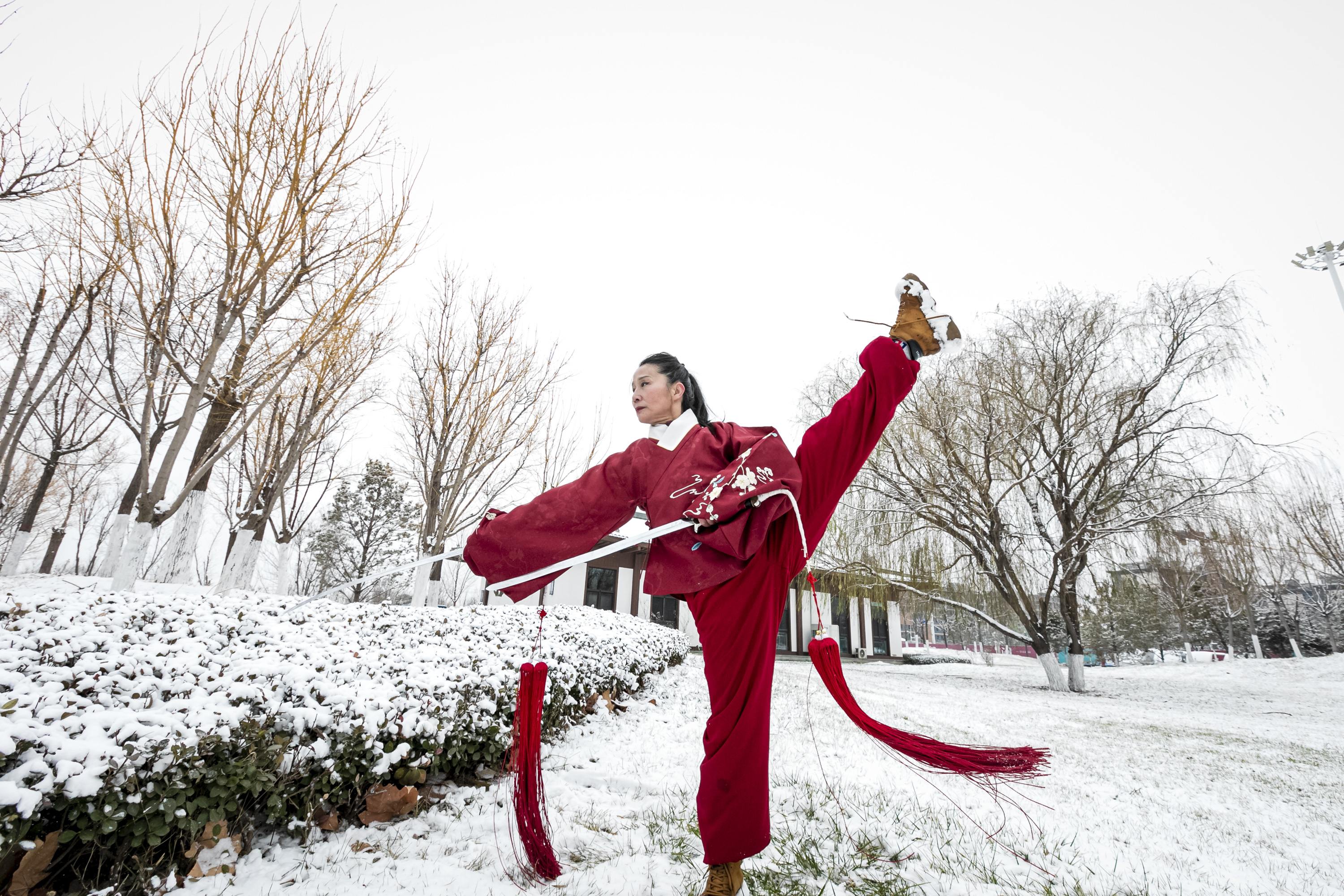 【组图】茫茫雪中一抹红