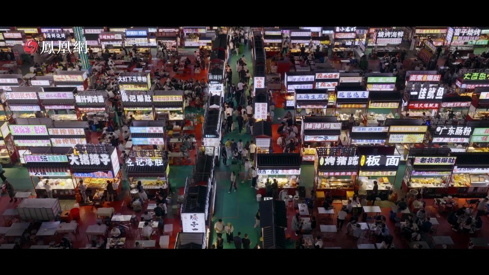 石家庄这个夜市仅摊位就有近千个，“网友：我很少用震撼形容一个夜市”