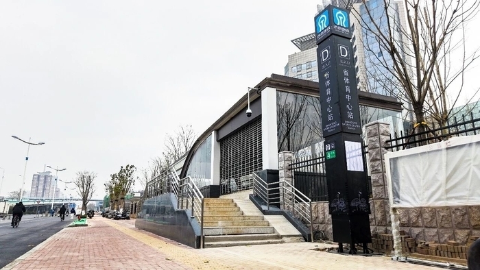 4号线省体育中心站围挡拆除后