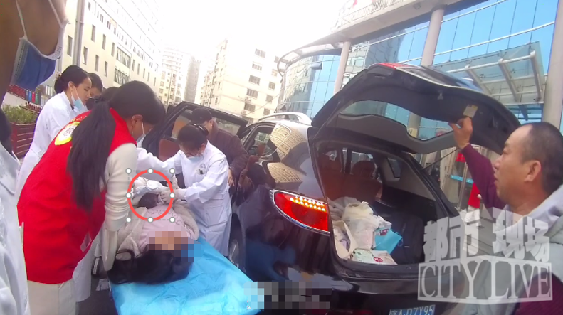 南昌早高峰一临盆孕妇羊水破裂 铁骑开道9分钟护送至医院门口