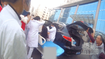 南昌早高峰一临盆孕妇羊水破裂 铁骑开道9分钟护送至医院门口