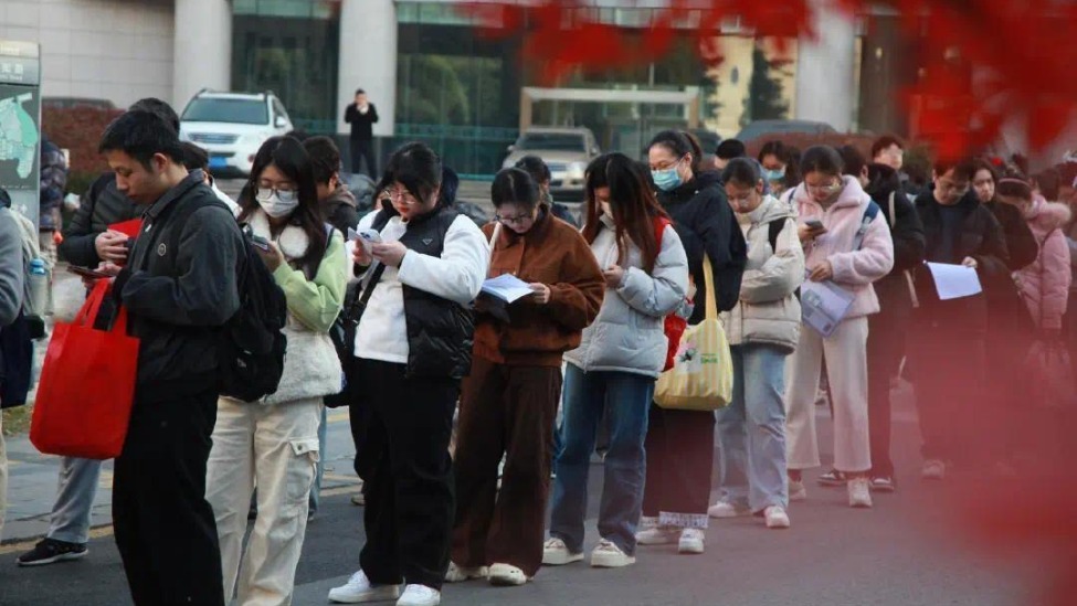 凤凰晚报|何晴去世,曾演遍四大名著,被誉为“古典第一美女”