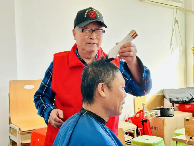 把温暖送到百姓心坎上——沧州中捷产业园区“身边志愿红”服务队的暖心故事