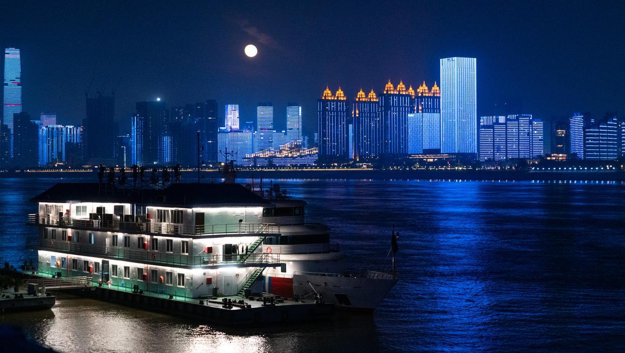 12月6日拍摄的长江武汉江段一角。新华社记者 沈虹冰 摄