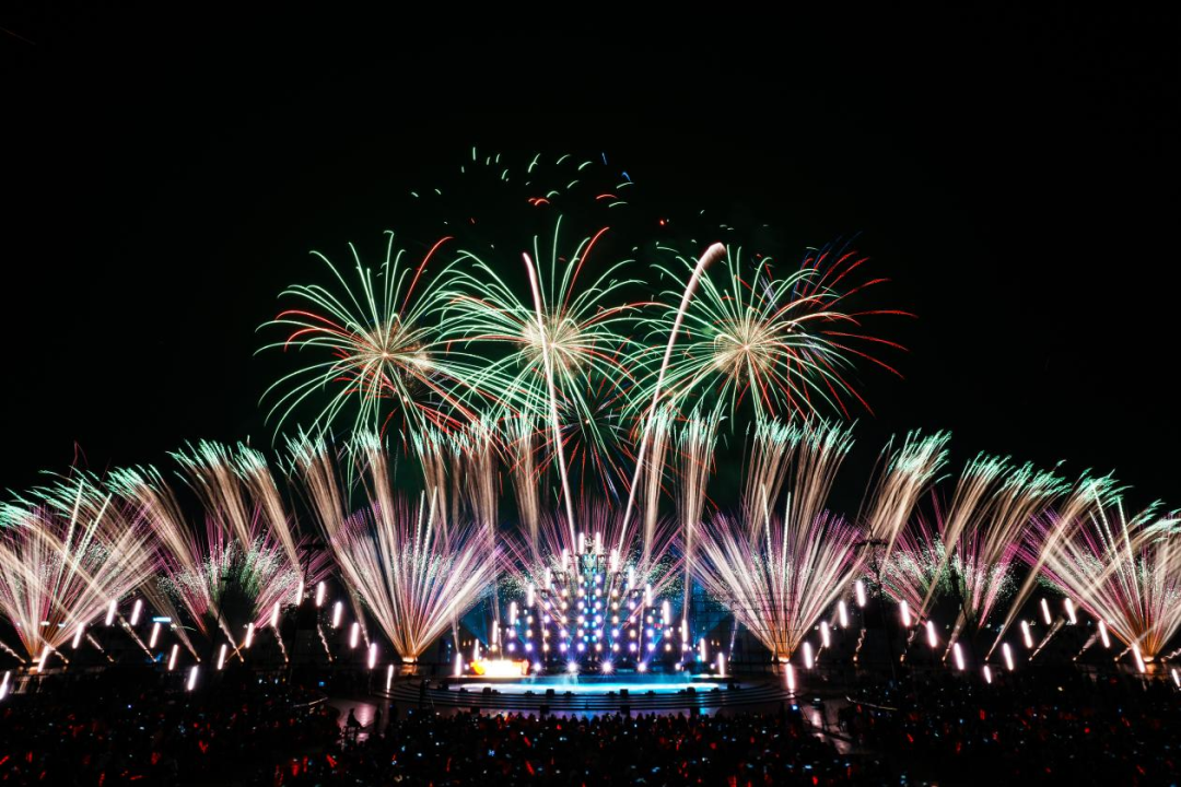 万载大型焰火晚会。万载县委宣传部供图