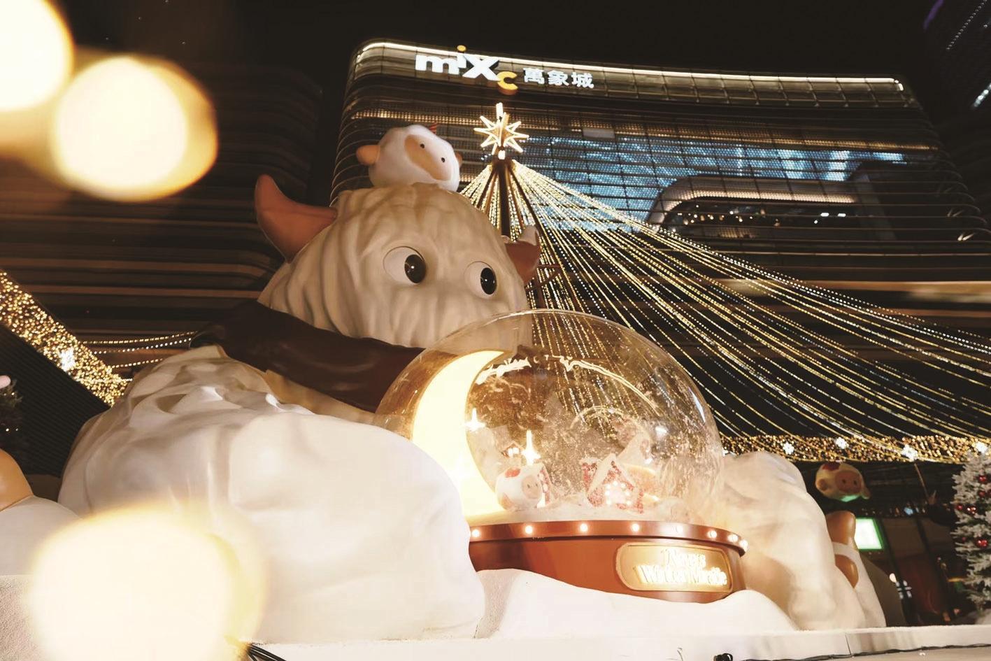 新雪季，万象城原创IP“糯糯”携伙伴开启冰雪幻境，助力长春冰雪经济绽放新光彩。
